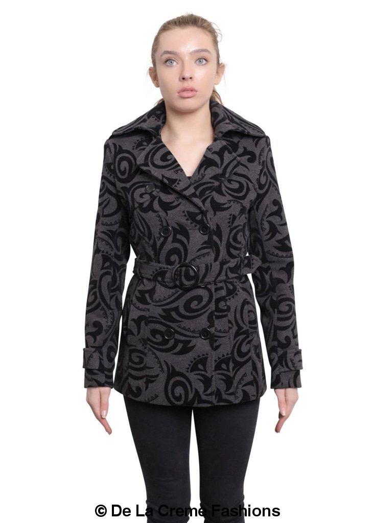 De La Creme - Abrigo corto cruzado con estampado tribal para mujer