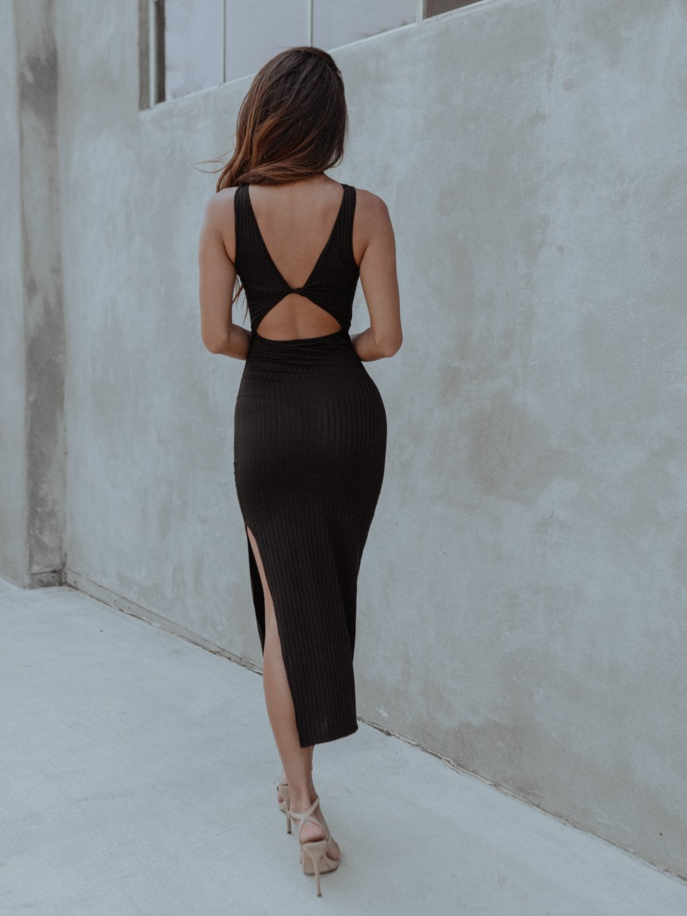 Vestido negro recortado Milan
