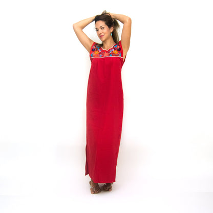 Maxi Isidra, vestido folclórico con flores bordadas