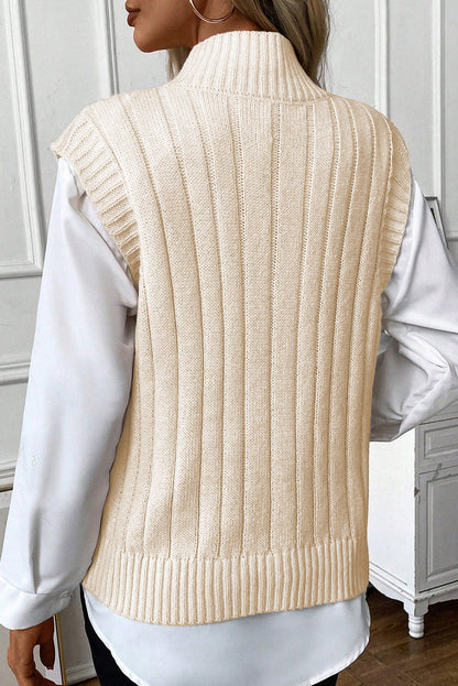 Chaleco de punto trenzado de cuello alto color avena