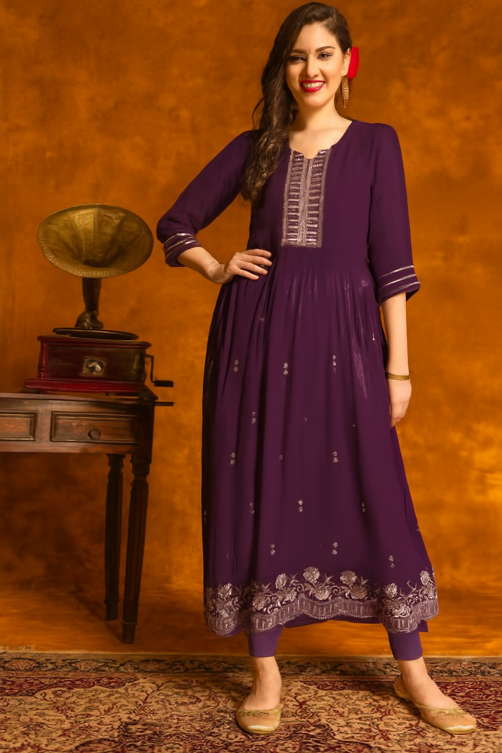 Elegante conjunto de Anarkali Kurta bordado morado para mujer – Talla XS